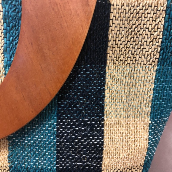 Clutch striped blue & beige with wooden handles. - Picture 3 of 8